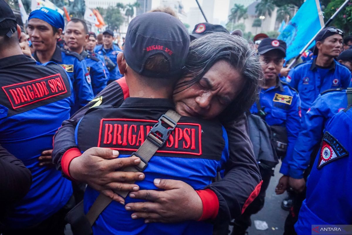 Angin Segar Bagi Buruh: UU Pelindungan Ketenagakerjaan Resmi Disahkan, Pesangon Naik dan Ijazah Tak Lagi Bisa Ditahan!