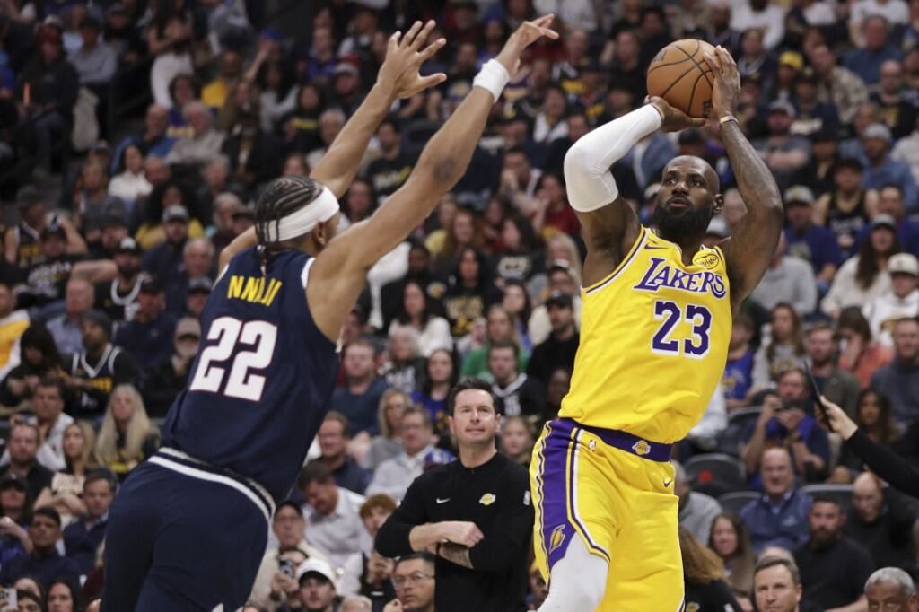 Antara Performa di Lapangan dan Kemewahan: Kabar Terbaru LeBron James dari NBA hingga Lelang Mobil Super
