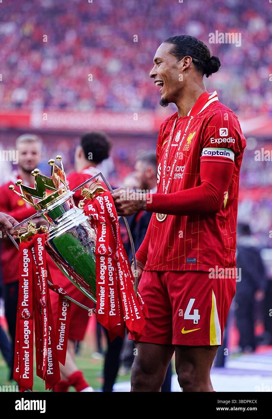 Antara Rekor Sejarah dan Kritik Tajam: Drama Virgil van Dijk di Tengah Kemenangan Liverpool