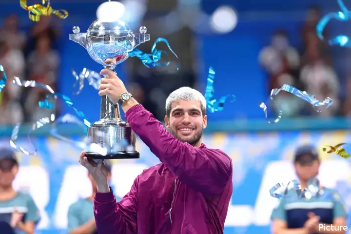 Carlos Alcaraz Amankan Tiket Final Japan Open 2026 Usai Atasi Duel Sengit