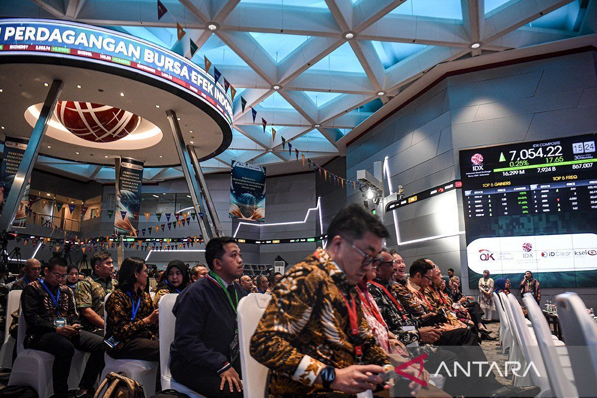 Dinamika Pasar Global: Bursa Asia Memerah, BEI Lakukan Reformasi Besar dan Harga CPO Menguat