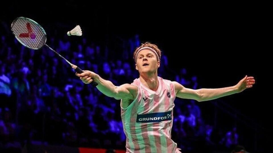 Dominasi Denmark di Arctic Open 2026: Anders Antonsen Melangkah ke Perempat Final