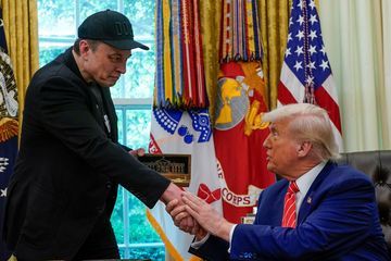 Donald Trump Mengaku Telepon Elon Musk untuk Aktifkan Kembali Starlink di Ukraina