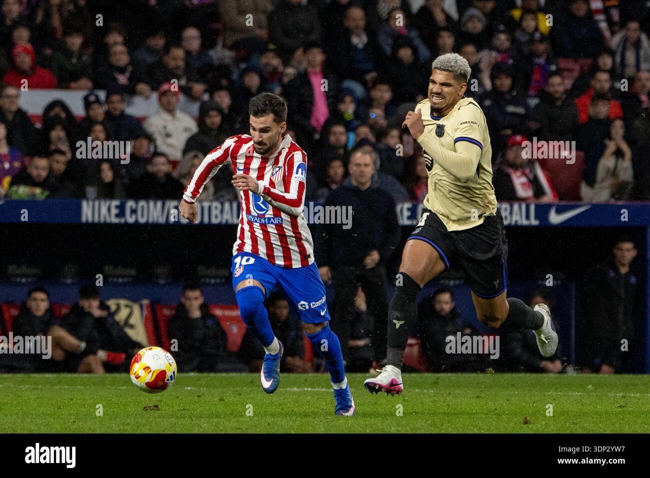 Drama Menit Akhir! Gol Alex Baena Bawa Atletico Madrid Bungkam Espanyol di RCDE Stadium