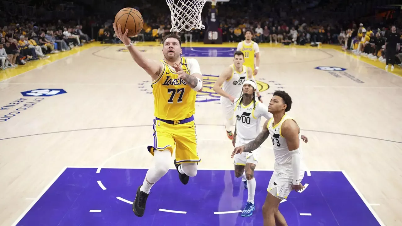 Drama Panas Debut Rookie: Saat Yaxel Lendeborg Berani Sikat Luka Doncic di Laga Lakers vs Warriors