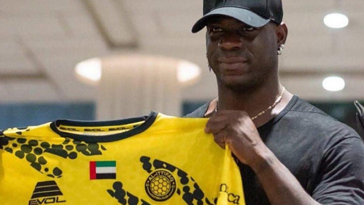 Era Baru Al-Ittifaq FC: Mario Balotelli dan Douglas Costa Resmi Jadi Bintang di Uni Emirat Arab