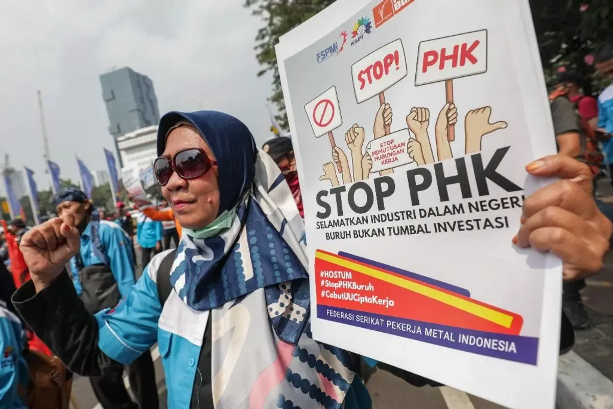 Gelombang PHK Global dan Nasional: Dampak Industri hingga Solusi Pelatihan Vokasi Kemnaker