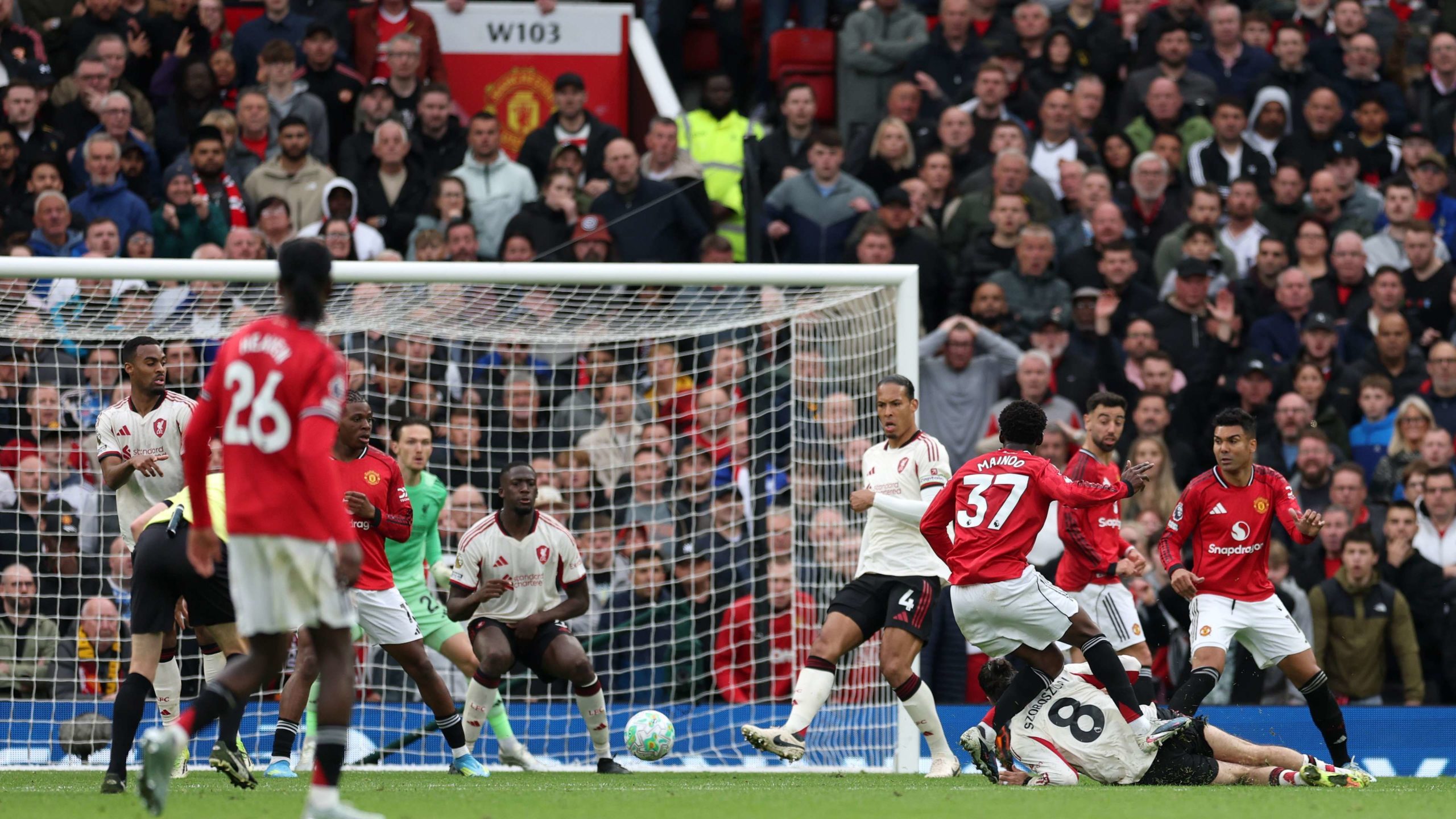 Guncangan di Old Trafford: Nama Arne Slot Mencuat Sebagai Solusi Krisis Manchester United