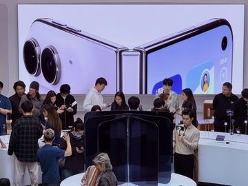 iPhone Duo: Begini Antusiasme Warga China Sambut iPhone Lipat Apple di Shanghai