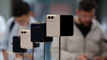iPhone Duo: Layar Lipat Menyuguhkan Pengalaman Baru Meski Aplikasi Belum Optimal, iOS Tetap Nyaman Dipakai
