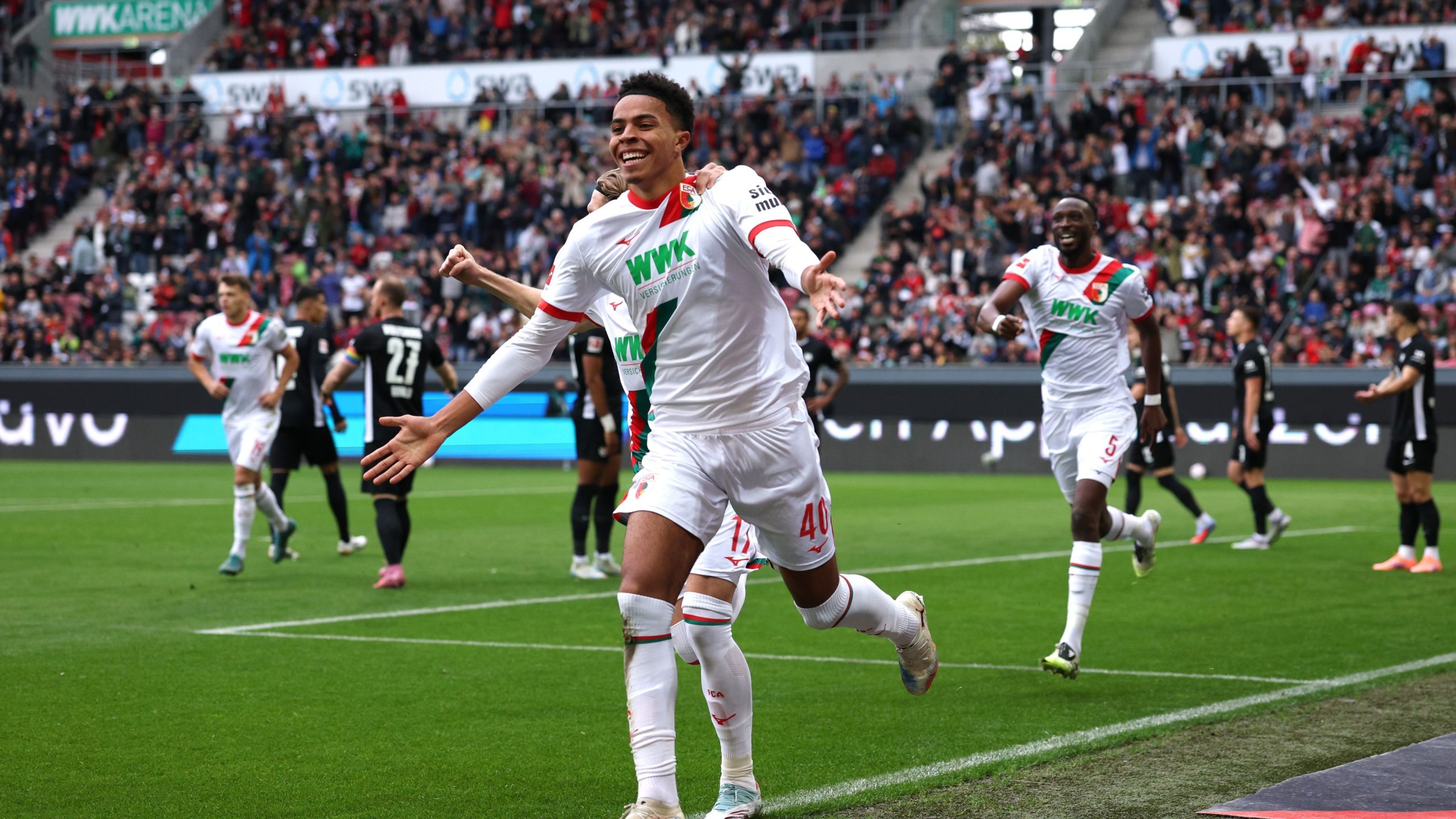 Kabar Buruk FC Augsburg: Noah-Kai Banks Alami Cedera Lutut Serius Saat Bertugas di Timnas Jerman
