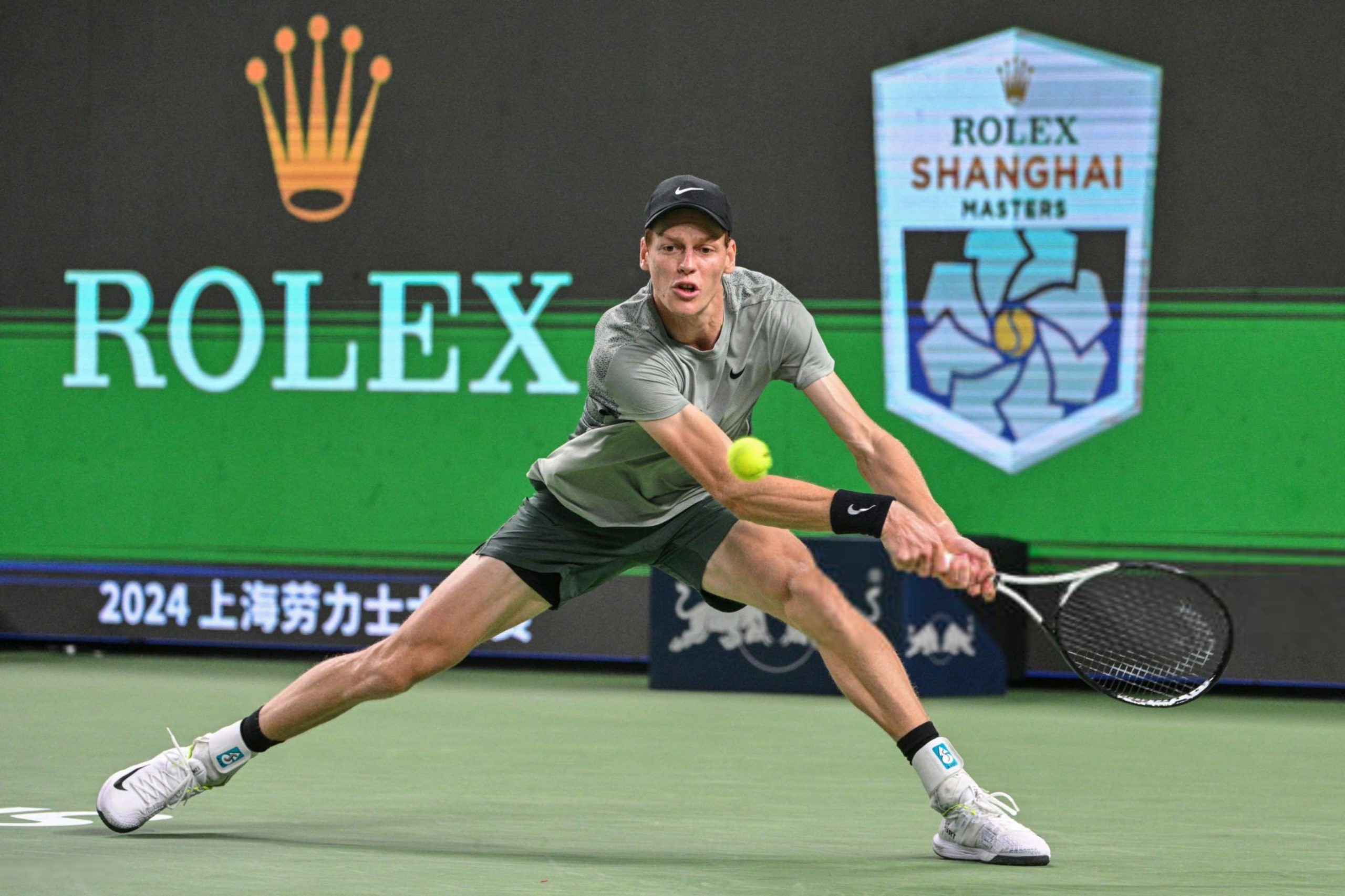 Kabar Buruk Tenis Dunia: Jannik Sinner Terpaksa Absen di Shanghai Open Akibat Masalah Lutut