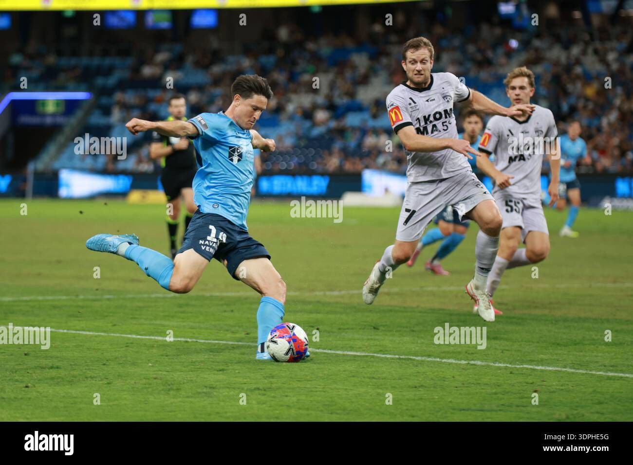 Kebangkitan Dramatis di Allianz Stadium: Sydney FC Balikkan Keadaan Lawan Adelaide United!
