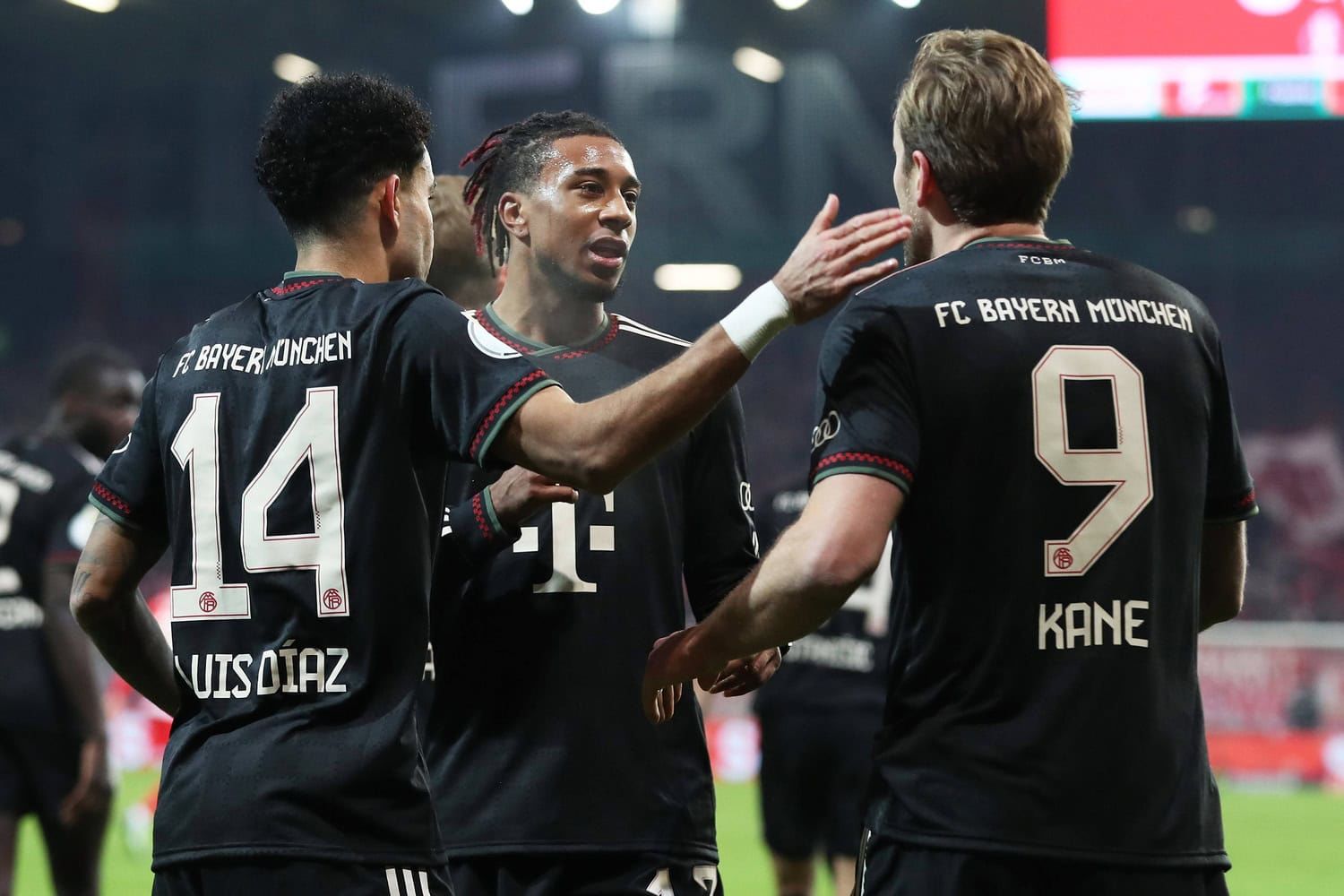 Kekuatan Sektor Sayap Bayern Munich: Luis Diaz Bersyukur Michael Olise Bertahan di Die Bavarian