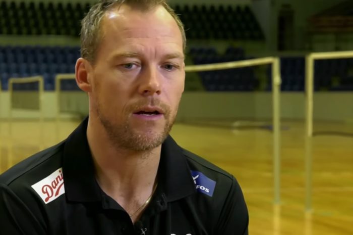 Kenneth Jonassen Tetap Tenang di Tengah Tantangan Tim Tunggal Putra Denmark