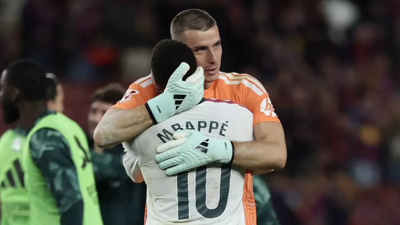 Kiper Real Madrid Andriy Lunin Menorehkan Sejarah di El Clasico, Menang Dramatis di Camp Nou