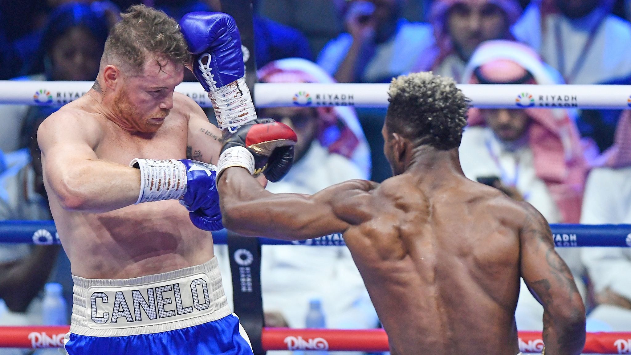 Kontroversi Riyadh: De La Hoya Kritik Keras Rencana Laga Canelo Alvarez vs Mbilli di Arab Saudi