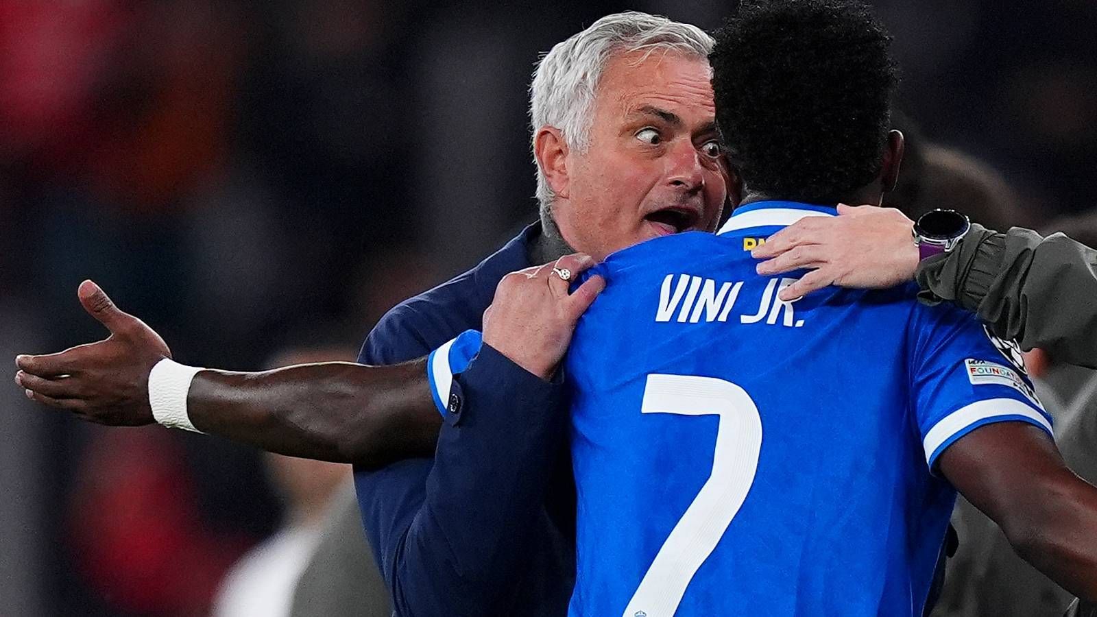 Kontroversi Skorsing Vinicius Junior: Jose Mourinho Beri Reaksi Keras Jelang Duel Kontra AS Roma