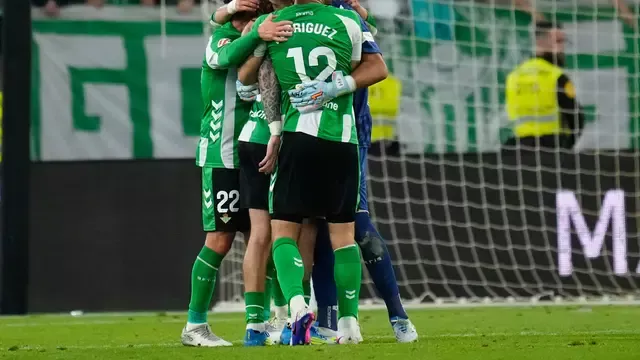 Kontroversi Wasit di Laga Betis vs Barcelona: Hector Bellerin Protes Keras Kartu Merah Facundo Bernal