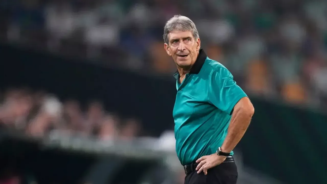 Manuel Pellegrini Marah dengan Kinerja Wasit Setelah Dikalahkan Barcelona: Kontroversi di La Cartuja