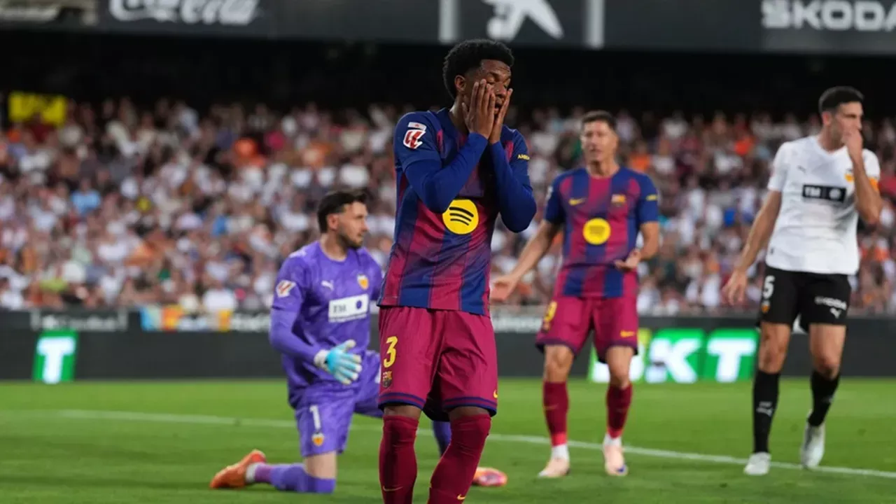 Masa Depan Suram? Alejandro Balde Masih Belum Aman di Barcelona di Bawah Era Hansi Flick