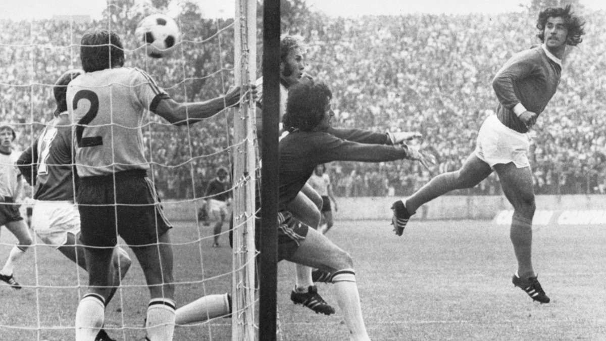Mengenal Para Penyerang Tercepat Mencapai 100 Gol Bersama Klub: Legenda Pencetak Gol Ulung
