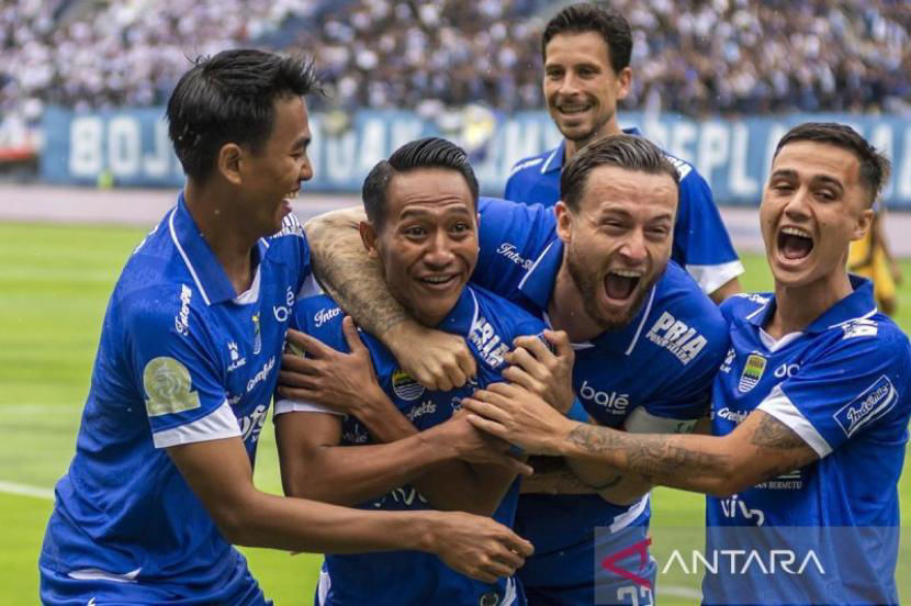 Mentalitas Juara dan Tragedi di Jalan: Kabar Terbaru Persib Bandung di Super League dan ACL 2