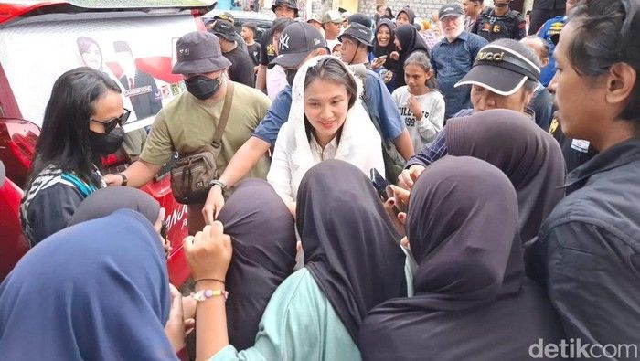 Momen Hangat Presiden Prabowo di Maluku Utara: Guyon Soal Pemilu Saat Sapa Sherly Tjoanda