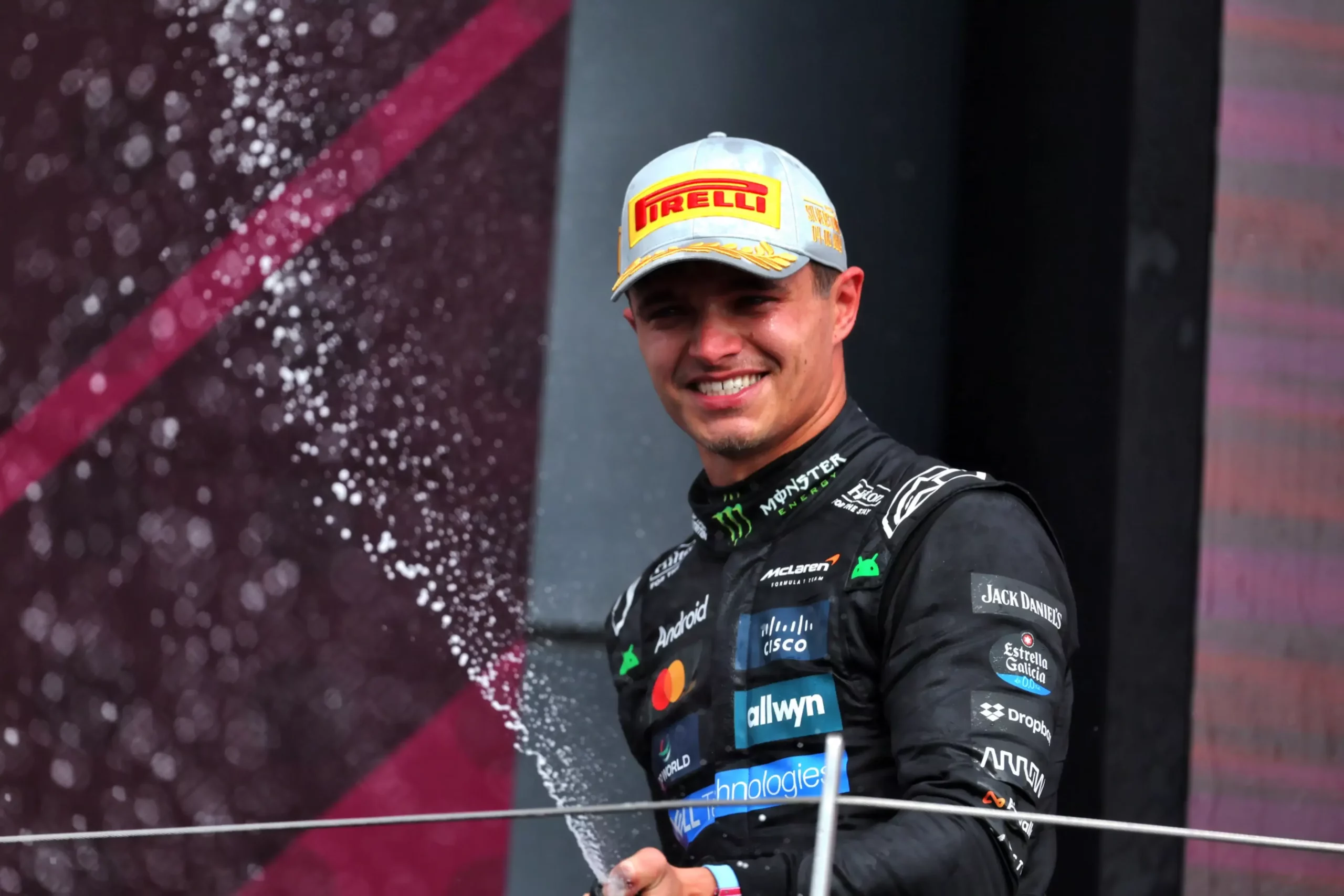 Momen Ikonik Shoey: F1 Berikan Penghormatan Terakhir untuk Legenda Hollywood