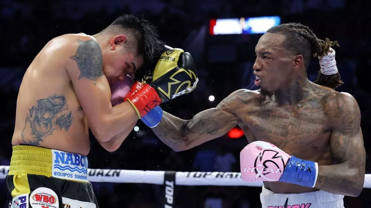 O Shaquie Foster Satukan Tiga Gelar Juara Dunia Usai Kalahkan Navarrete: Sejarah Baru di Ring Tinju