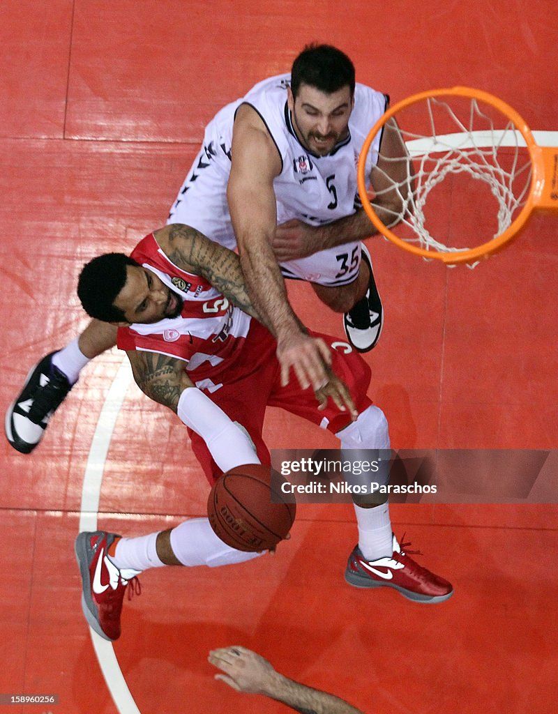 Olympiacos Piraeus Tumbangkan Besiktas Meski Skuad Pincang: Kemenangan Mengguncang Istanbul