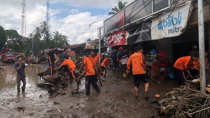 Padang Berduka: Banjir Bandang Terjang Pemukiman, Ratusan Warga Terpaksa Mengungsi