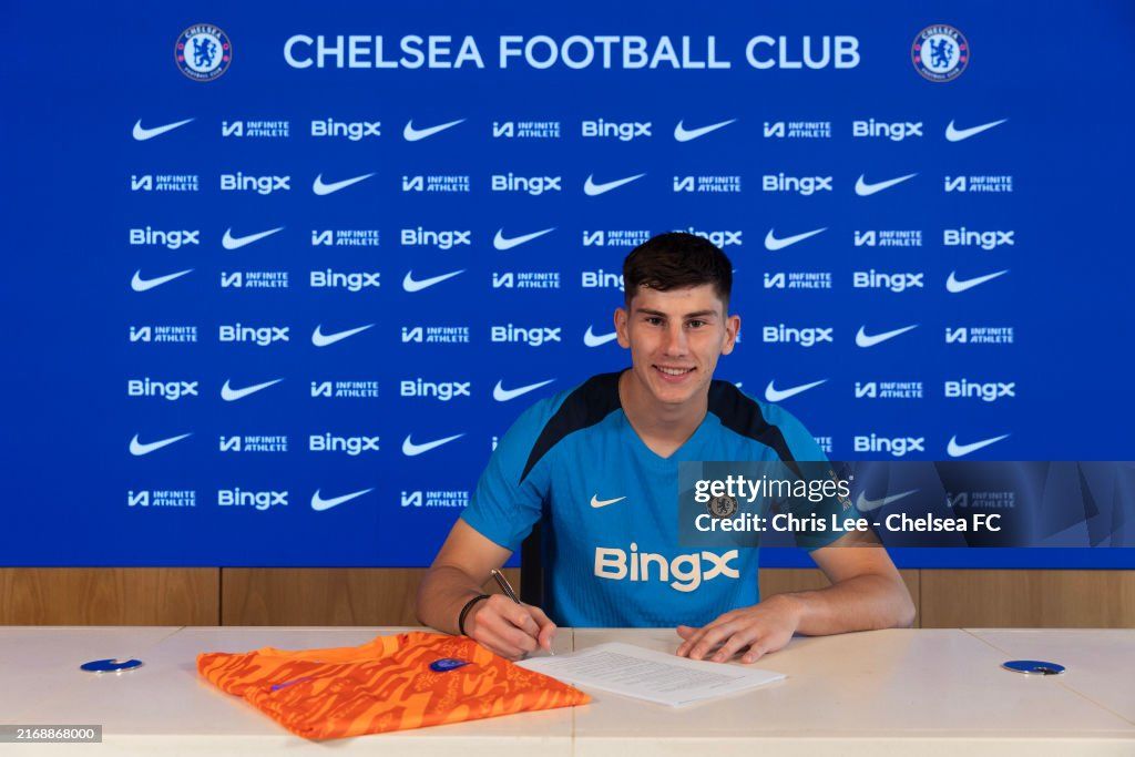 Peluang Emas Mike Penders di Chelsea Usai Martinez Dihantam Cedera