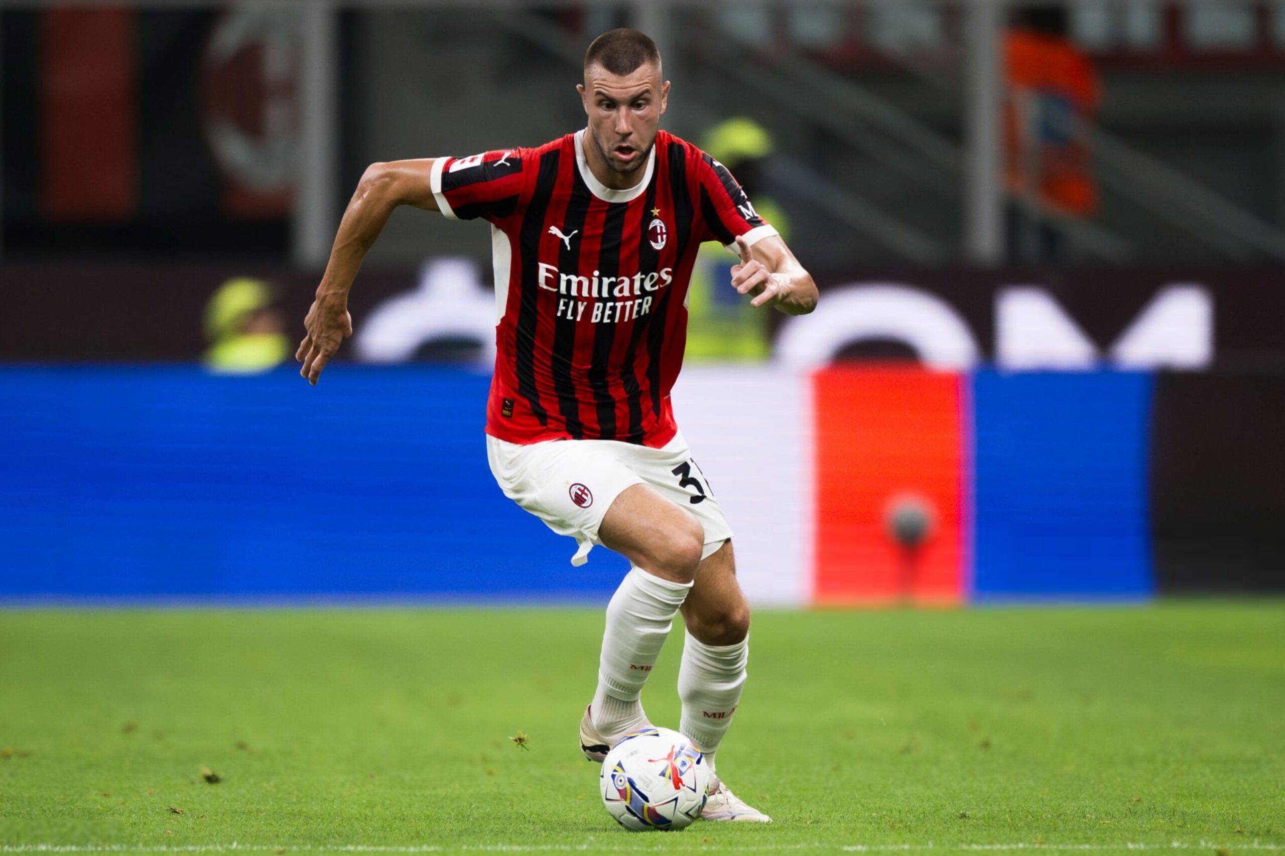 Pemain AC Milan, Strahinja Pavlovic, Akui Salah Posisi Saat Gol Ketiga Menyerang Bournemouth