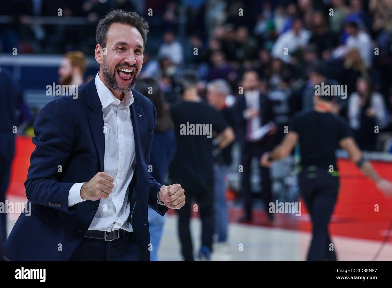 Peppe Poeta Mencoba Perbaiki Armada Armani Milan Menghadapi Barcelona di Euroleague