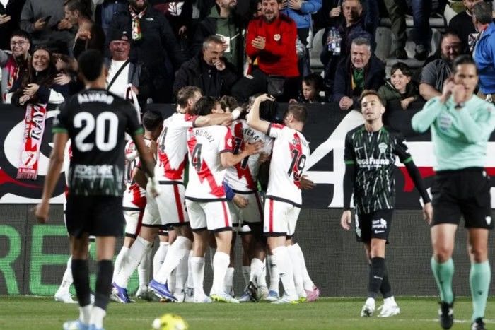 Pesta Gol di Vallecas: Elche Bungkam Rayo Vallecano, Federico Redondo Cetak Gol Pembuka