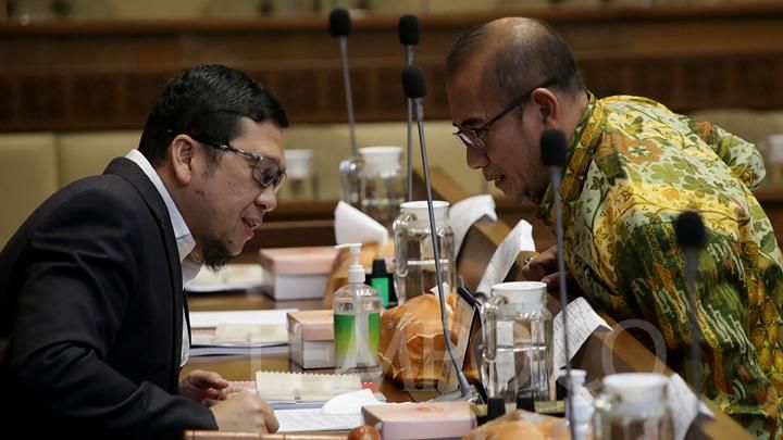 Polemik 'Pasal Selundupan' PKPU: Hasyim Asy'ari Sentil Ahmad Doli Kurnia dan Arsul Sani