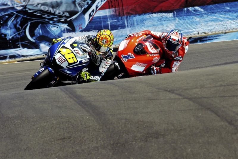 Sisi Gelap Rivalitas MotoGP: Mengapa Casey Stoner Ungkap Persaingan Panas Dengan Rossi di Masa Lalu?