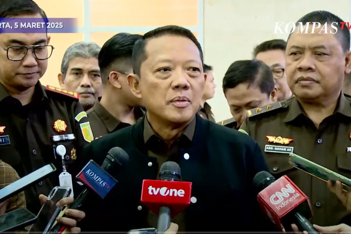Skandal Besar Eks Jampidsus: Sidang Perdana Febrie Adriansyah Besok, Kejagung Kerahkan Tim Elit!