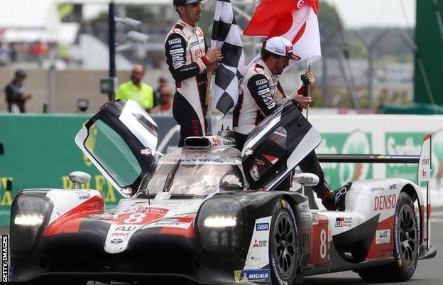 Spekulasi Masa Depan Fernando Alonso: Benarkah Ia Bakal Terjun di Dakar Rally 2027?