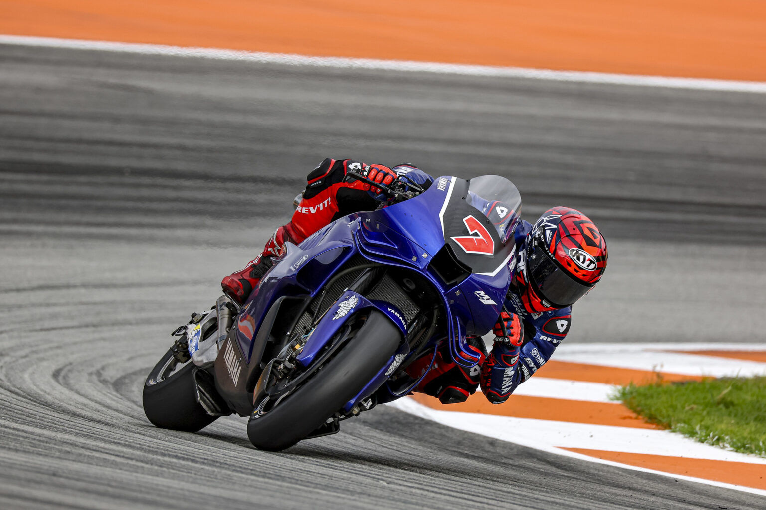 Strategi Rahasia Yamaha: Modifikasi Posisi Duduk untuk Toprak Razgatlioglu di MotoGP 2027