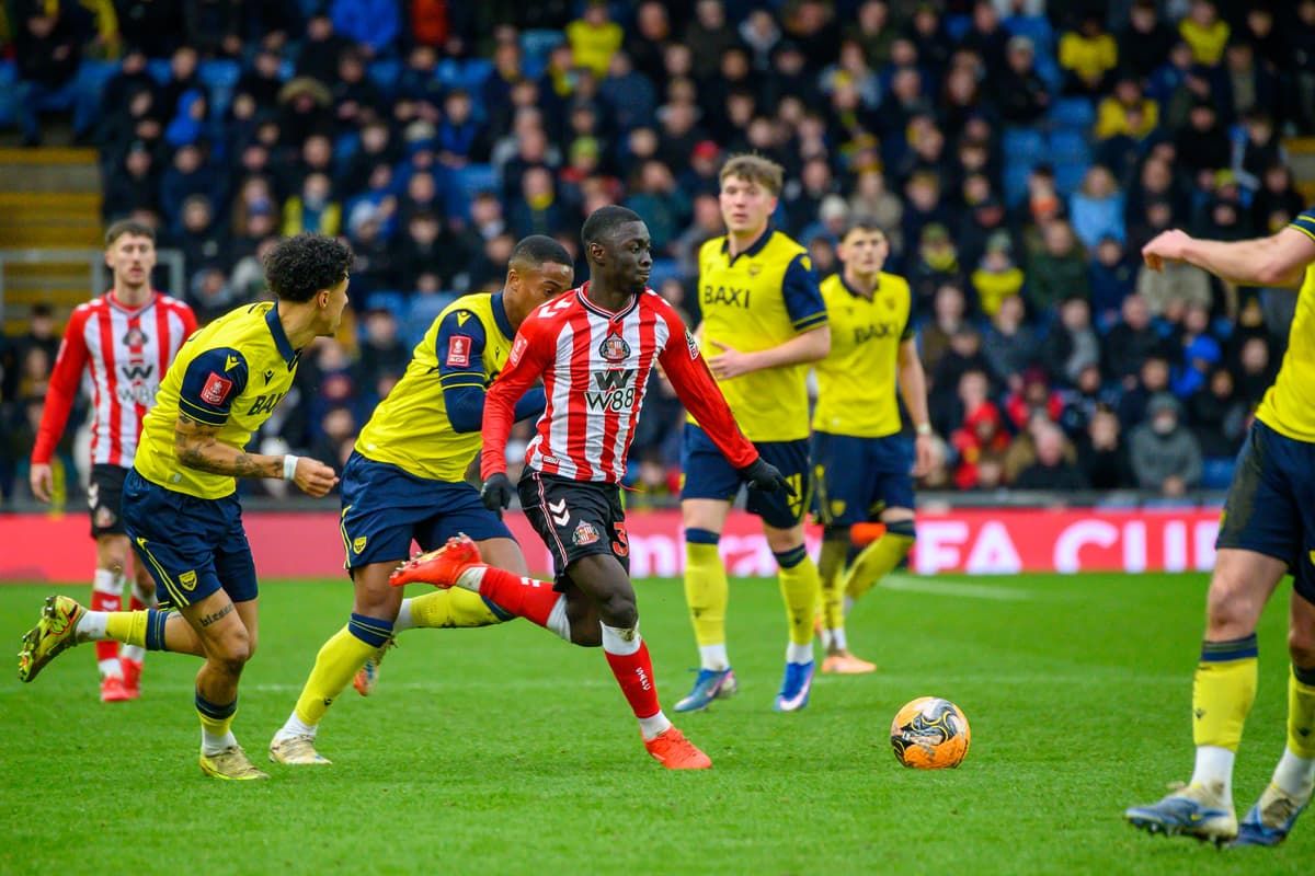 Sunderland Menang 3-2, Jocelin Ta Bi dan Regis Le Bris Memuji Kejayaan di Piala Carabao