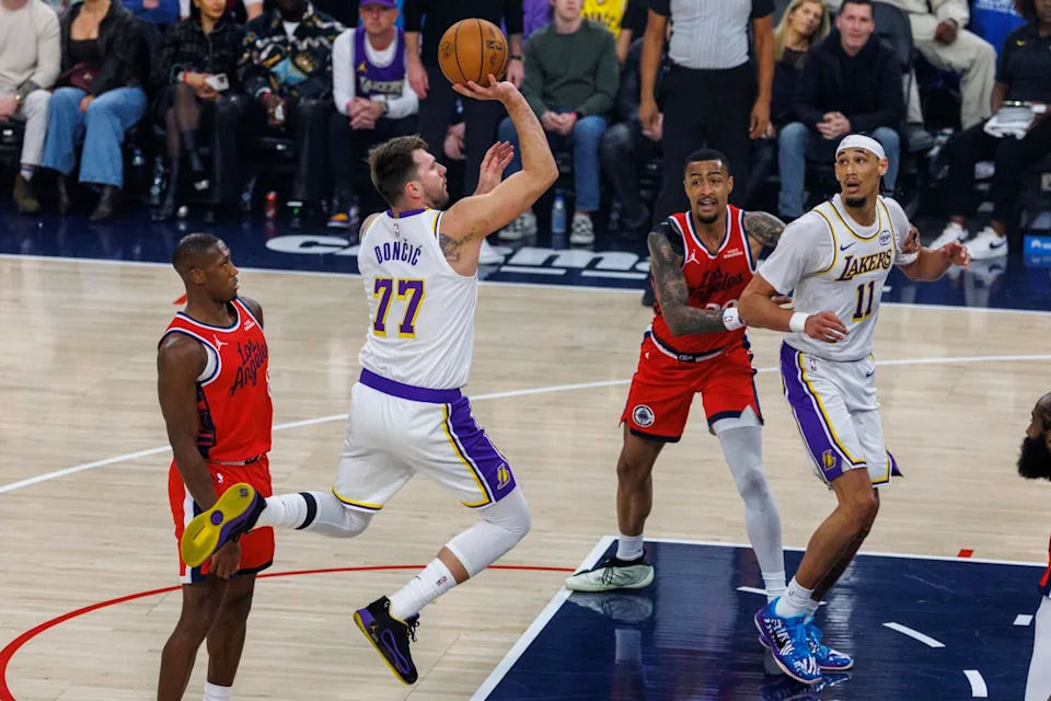 Tanpa Luka Doncic, Lakers Tampil Dominan Hancurkan Clippers di Intuit Dome