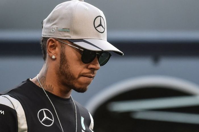 Tantangan Sirkuit Malam: Mengapa Lewis Hamilton Khawatirkan Skor Tidur di GP Singapura?