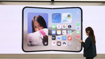Uji Ekstrem Engsel Smartphone Lipat: iPhone Duo Dibuka Tutup 32.000 Kali Bagaimana Durabilitasnya?