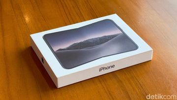 Unboxing iPhone Duo, Menguak Pesona HP Lipat Pertama Apple di Indonesia