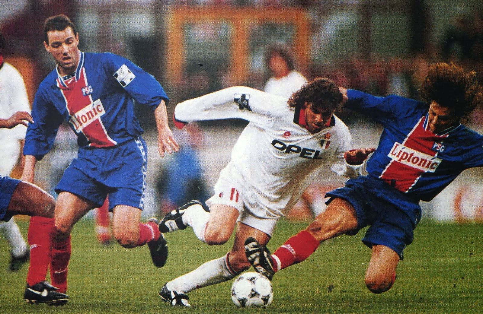 Zvonimir Boban Blak-blakan Kritik Taktik Formasi Tiga Bek Pelatih AC Milan